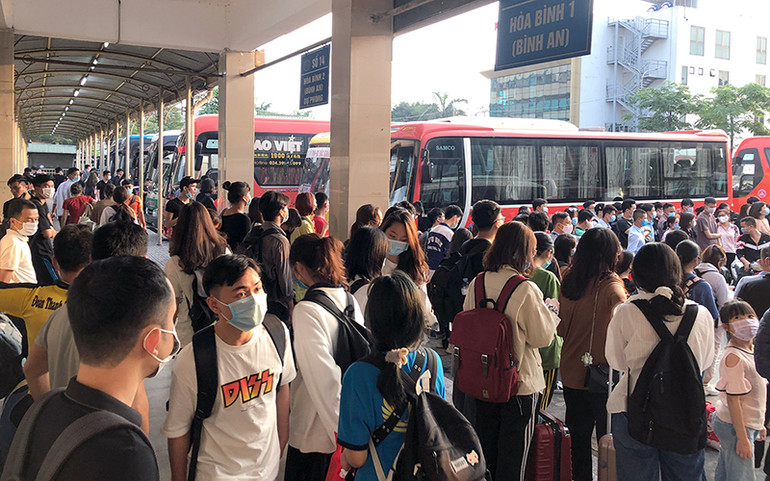 Giao thông ùn tắc tại các khu vực cửa ngõ Thủ đô trước ngày nghỉ lễ -0