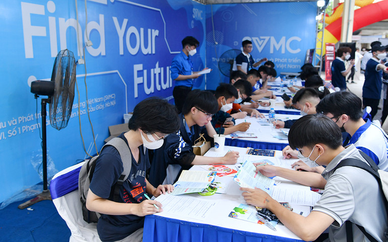 Nhiều hoạt động kết nối thiết thực, hấp dẫn tại Ngày hội việc làm Công nghệ - UET Jobfair 2022 -0