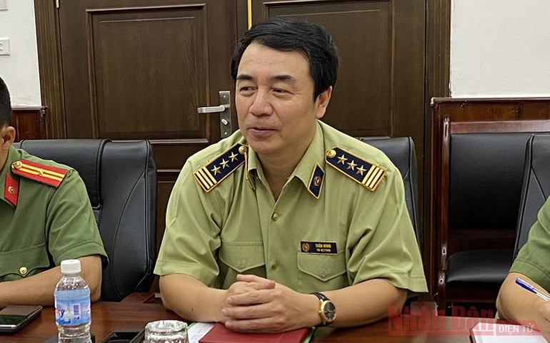 Cần có chế tài mạnh để xử lý việc in lậu các sản phẩm không đúng quy định -0