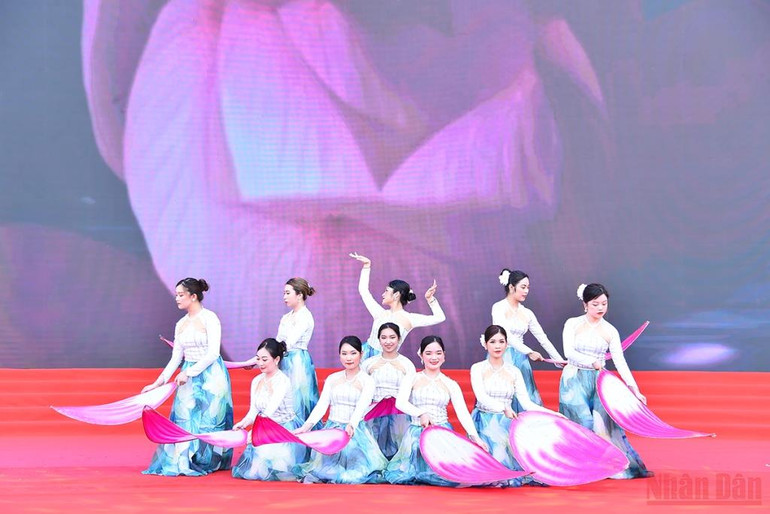 Nhiều hoạt động nghề nghiệp, giao lưu hấp dẫn tại Hội Báo toàn quốc 2022 ảnh 8 Nhiều hoạt động nghề nghiệp, giao lưu hấp dẫn tại Hội Báo toàn quốc 2022 -0