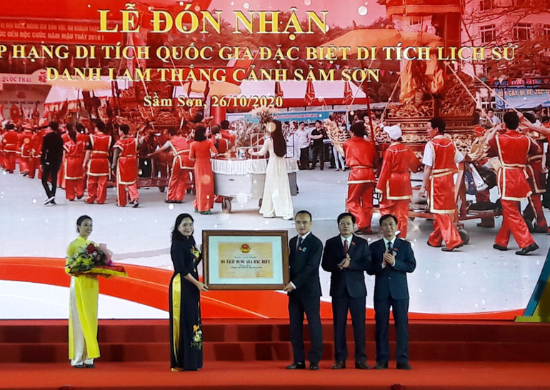 Lãnh đạo Bộ Văn hóa - Thể thao và Du lịch trao bằng xếp hạng di tích quốc gia đặc biệt cho thành phố Sầm Sơn. Triển khai dự án trọng điểm về du lịch, đô thị ở Sầm Sơn -0