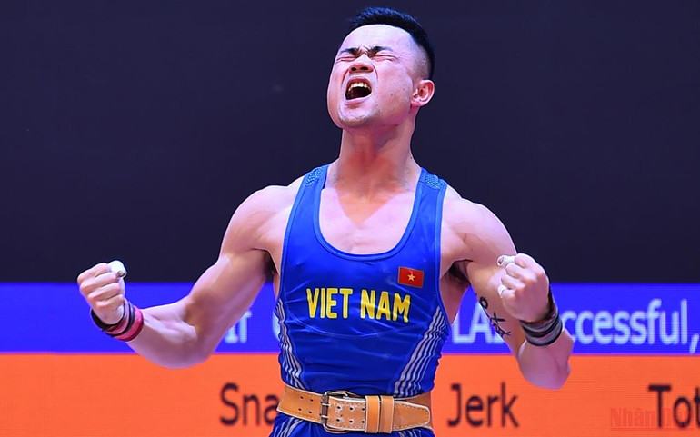 Ngoài việc bảo vệ thành công tấm Huy chương Vàng, Lại Gia Thành còn phá 2 kỷ lục SEA Games do chính mình lập ra tại Philippines là Cử đẩy (148kg) và tổng cử (268kg). 10_1-1652971636324.jpg