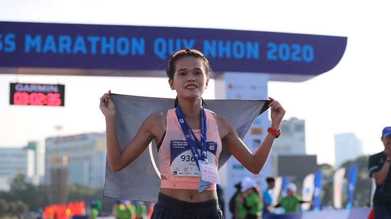 Giải chạy VnExpress Marathon Quy Nhơn 2020 thu hút hàng ngàn người tham gia -0