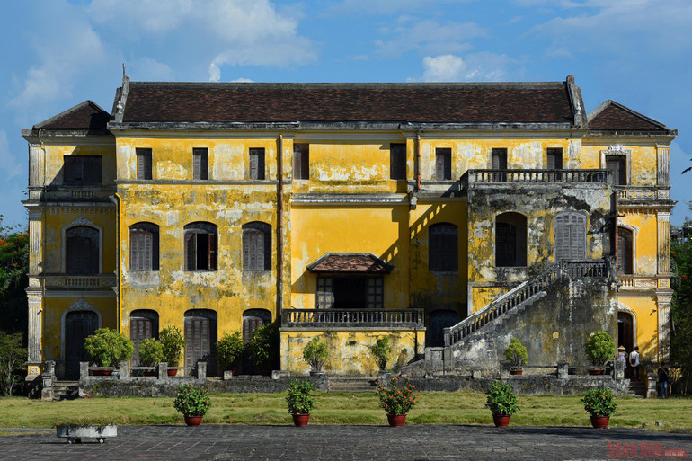 Vàng son một thuở cung An Định -0