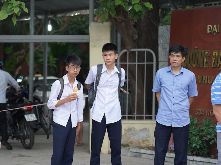 Giành suất vào trường chuyên Tự nhiên và Nhân văn -0