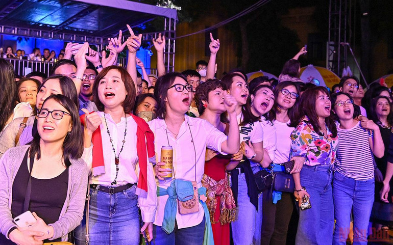 Đêm nhạc thấm đẫm cảm xúc của các ban nhạc cựu sinh viên -0