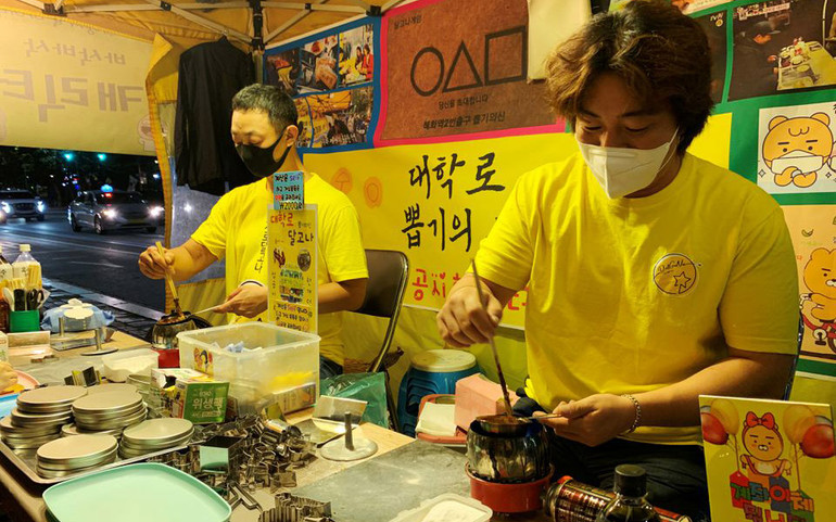 Bùng nổ cơn sốt gẩy kẹo trong phim “Trò chơi con mực” -0