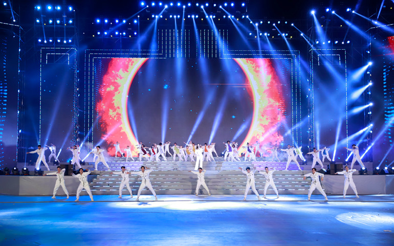 Cánh chim đầu đàn của nghệ thuật ca múa nhạc nước nhà -0