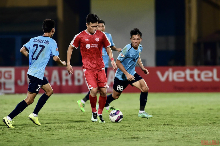 Viettel bất ngờ thua phút cuối trước Hồng Lĩnh Hà Tĩnh -0