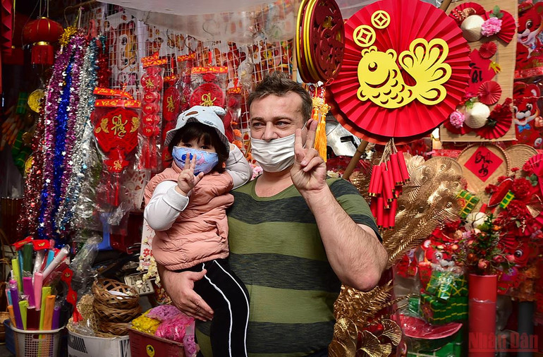 Hà Nội “thay áo mới” rực rỡ đón Xuân Nhâm Dần 2022 -0