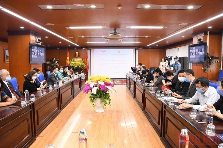 Trao giải cuộc thi kiều bào hát dân ca trên Đài Tiếng nói Việt Nam (VOV) -0