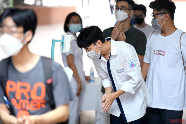Thí sinh Hà Nội làm thủ tục dự thi tốt nghiệp THPT năm 2022 -0