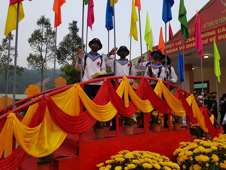 2.453 thanh niên Quảng Nam nô nức lên đường nhập ngũ -0