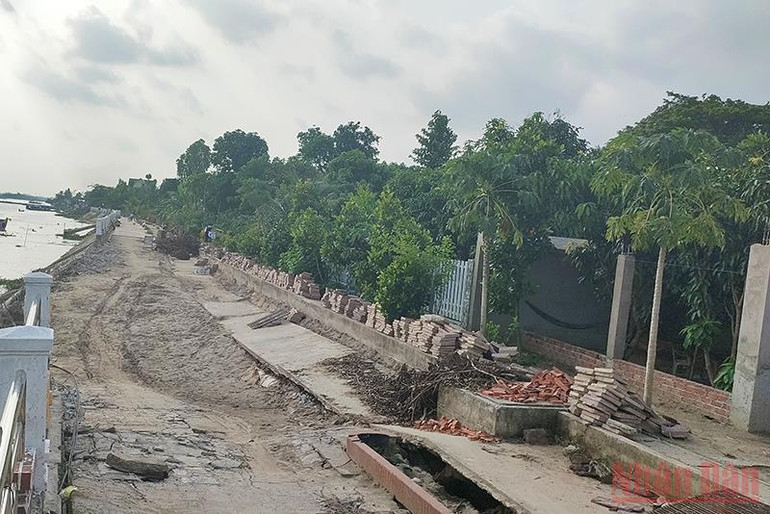 Đoạn kè chống xói lở bờ sông Tiền khu vực Chợ Bình Thành bị lún, nứt. Sớm khắc phục kè chống xói lở 3 lần sạt, trượt ở Đồng Tháp -0