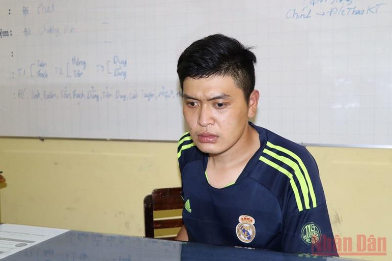 Bắt khẩn cấp hai nghi can cướp máy tính bảng trẻ em học online -0