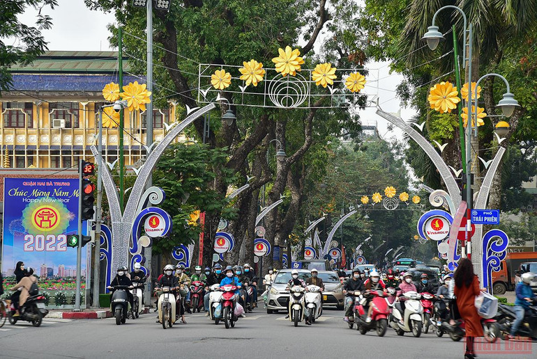 Hà Nội “thay áo mới” rực rỡ đón Xuân Nhâm Dần 2022 -0