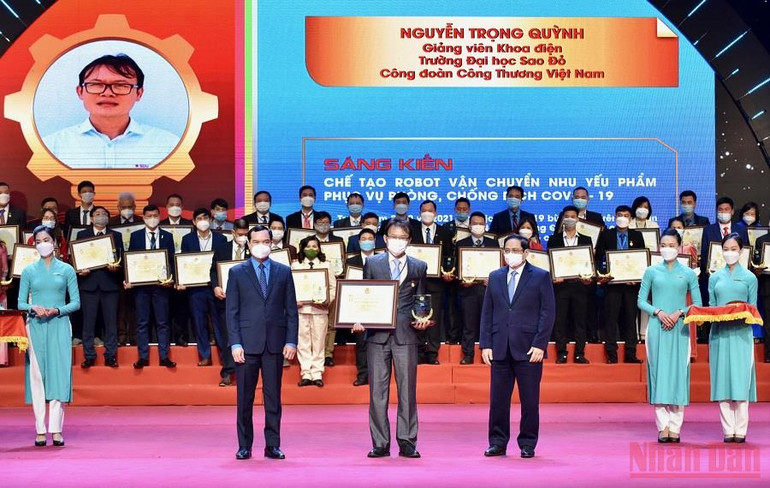 Thủ tướng dự Chương trình tôn vinh “75 nghìn sáng kiến, vượt khó, phát triển”, -4