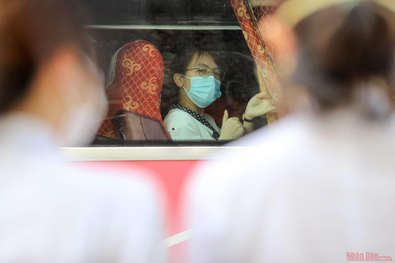 Hàng trăm nhân viên y tế Bệnh viện Bạch Mai vào TP Hồ Chí Minh “tiếp sức” chống dịch Covid-19 -0