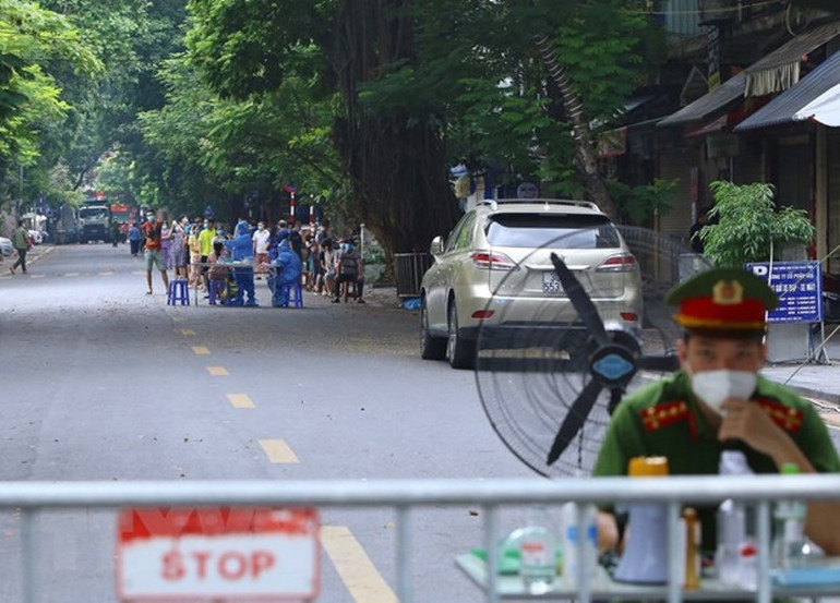 Hà Nội xét nghiệm diện rộng cho cư dân quanh Bệnh viện Việt - Đức -0