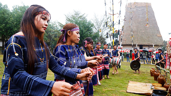 Độc đáo lễ Pơ Koong -0