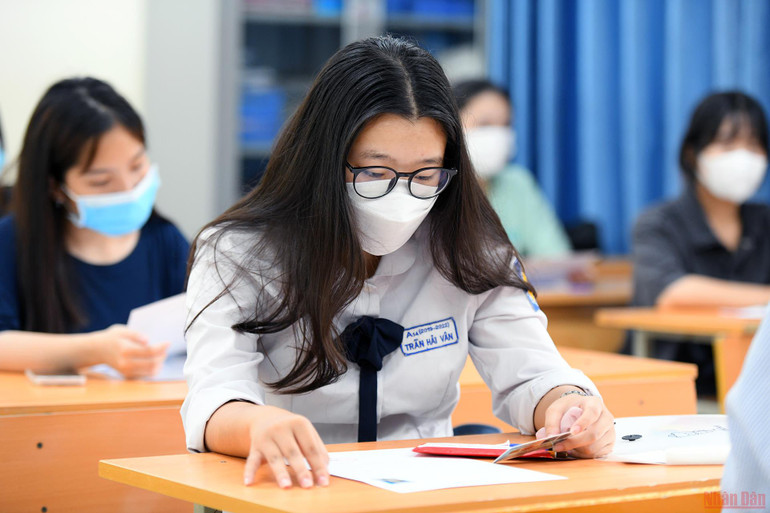 Thí sinh Hà Nội làm thủ tục dự thi tốt nghiệp THPT năm 2022 -0