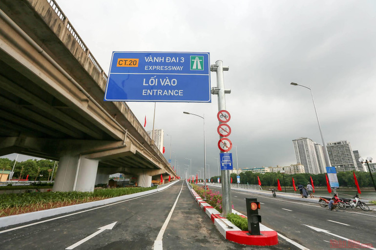 Cận cảnh cầu vượt thấp hồ Linh Đàm trước ngày khánh thành -0