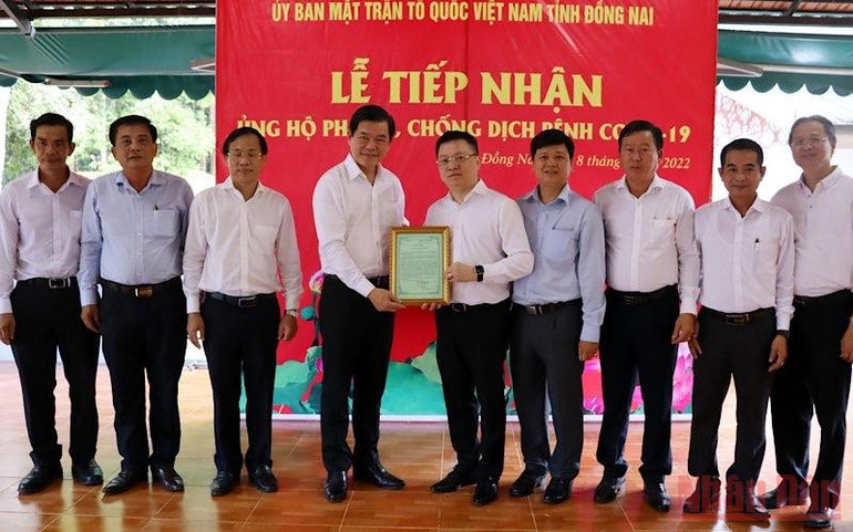 Dịp này, lãnh đạo tỉnh Đồng Nai đã trao Thư cảm ơn Báo Nhân Dân. Báo Nhân Dân hỗ trợ tỉnh Đồng Nai 200 triệu đồng phòng, chống dịch -0