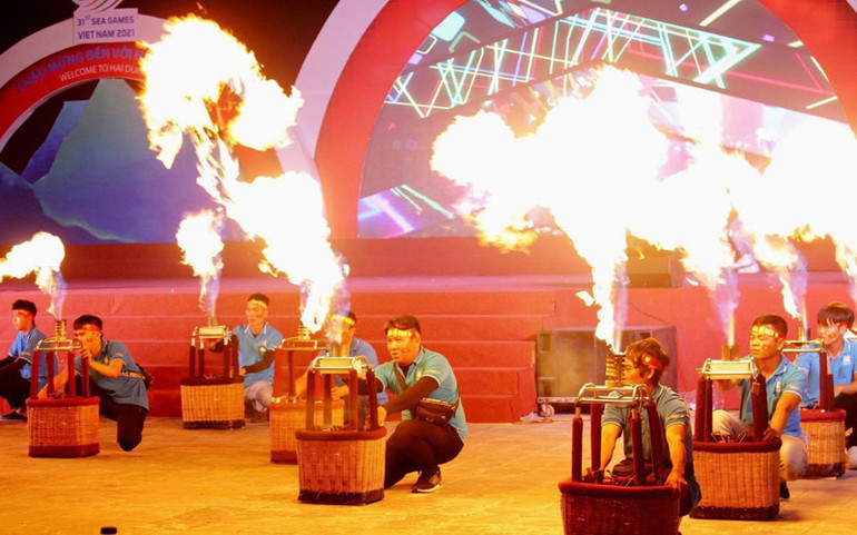 Biểu diễn khinh khí cầu lửa. Sôi động tuần lễ văn hóa, thể thao, du lịch tỉnh Hải Dương -0
