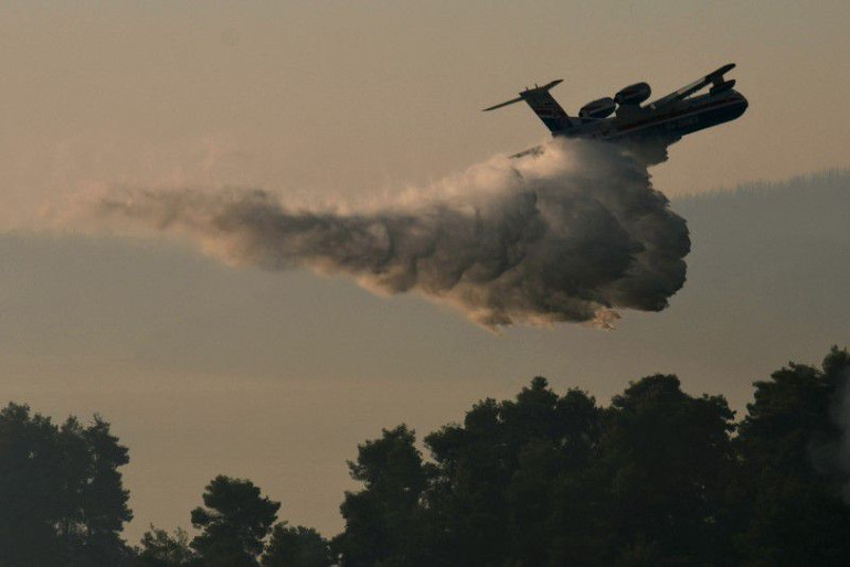 Hàng nghìn người sơ tán khỏi đảo Evia (Hy Lạp) do cháy rừng -0