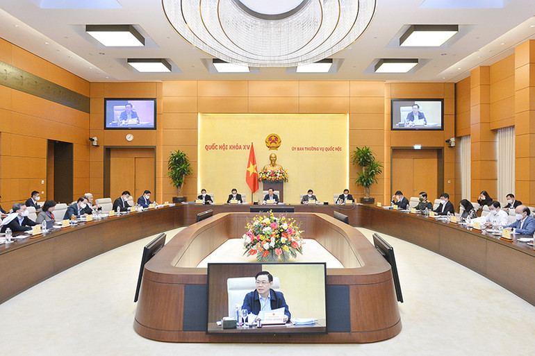 Ngày 25/11, Chủ tịch Quốc hội và các Phó Chủ tịch Quốc hội làm việc với Thường trực các Ủy ban của Quốc hội về chuẩn bị kỳ họp bất thường của Quốc hội. (Ảnh: DUY LINH và CTV) Chủ tịch Quốc hội Vương Đình Huệ sáng nay chủ trì diễn đàn kinh tế việt nam năm 2021 -0