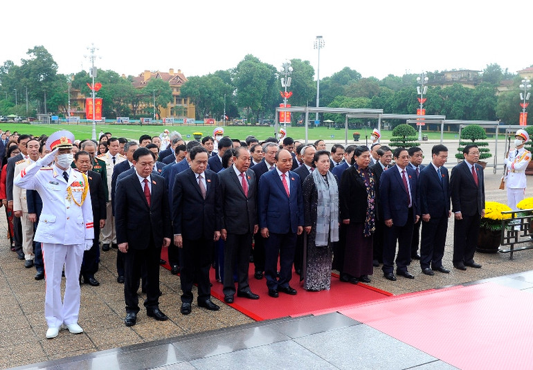 Lãnh đạo Đảng, Nhà nước và đại biểu Quốc hội vào Lăng viếng Chủ tịch Hồ Chí Minh -0