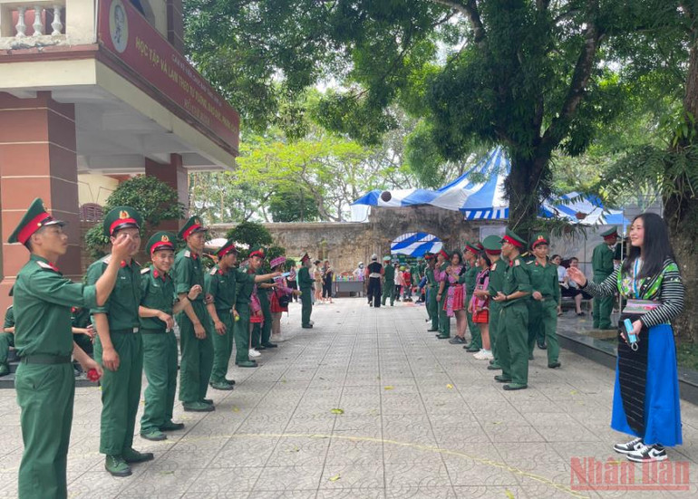 Ném pa pao, một nét văn hoá truyền thống của đồng bào dân tộc H’Mông. Sơn La tổ chức trải nghiệm văn hoá đồng bào dân tộc H’Mông -0