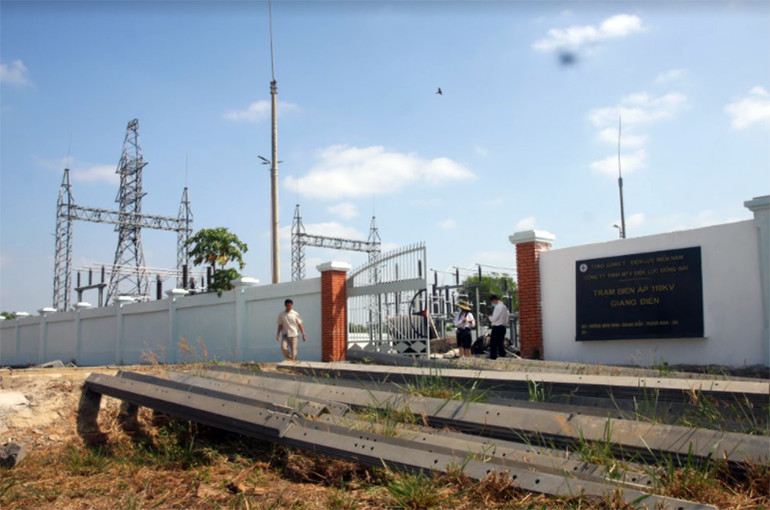Cưỡng chế mặt bằng để thi công đường dây điện vào KCN Giang Điền -0