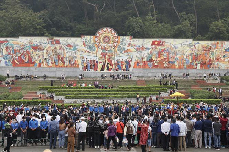 Long trọng tổ chức Lễ dâng hương tưởng niệm các Vua Hùng -1