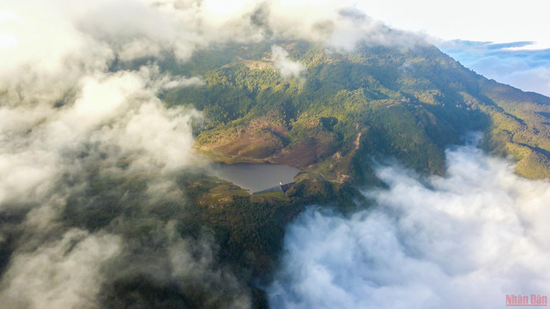 Ngắm “biển mây” đẹp như bồng lai tiên cảnh trên đỉnh Ô Quy Hồ -3