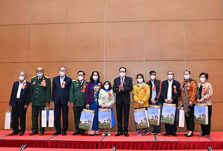 Gặp mặt 55 đại biểu điển hình tiên tiến “Vì nạn nhân chất độc da cam” -0