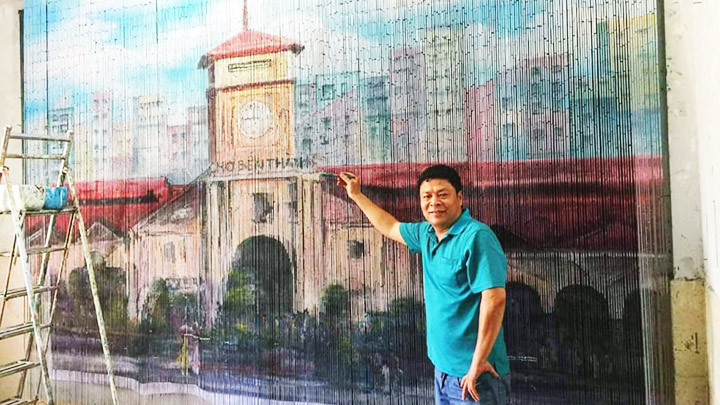Họa sĩ Nguyễn Thái Vinh và một tác phẩm của anh. Long lanh tranh trúc -0