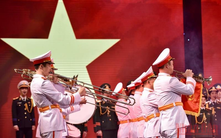 Thủ tướng Phạm Minh Chính dự chương trình Thắm tình quân dân -2