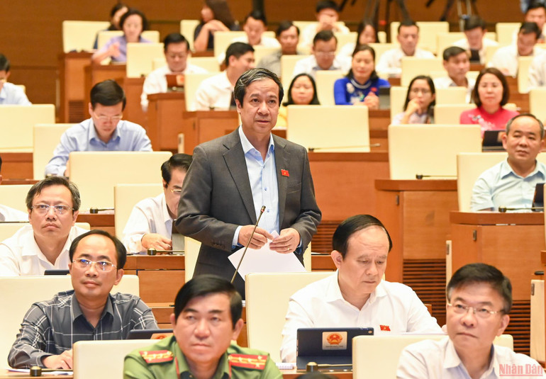 Bảo đảm học sinh luôn được mua sách giáo khoa với giá thấp nhất -0