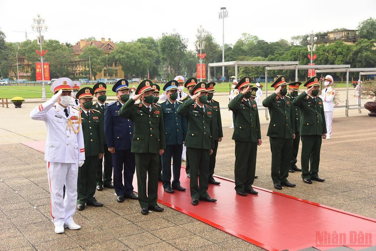 Lãnh đạo Đảng, Nhà nước vào Lăng viếng Chủ tịch Hồ Chí Minh nhân kỷ niệm 47 năm Ngày Giải phóng miền nam, thống nhất đất nước. -0
