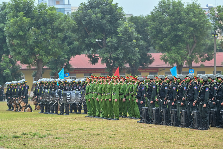 Chủ tịch Quốc hội Vương Đình Huệ thăm, chúc Tết lực lượng vũ trang tại Hà Nội -1