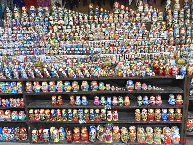 Check-in khu chợ bán đồ lưu niệm đầy màu sắc ở Moskva -0