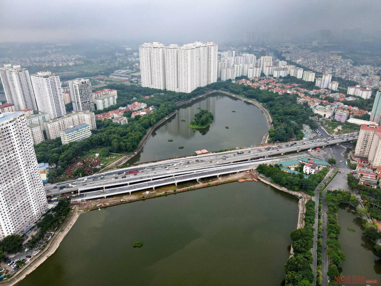 Cận cảnh cầu vượt thấp hồ Linh Đàm trước ngày khánh thành -0