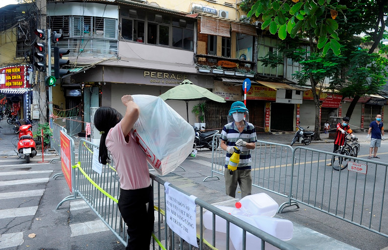 Cách ly y tế các phố khu vực Bệnh viện Việt - Đức -0