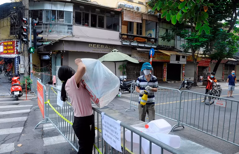 Cách ly y tế các phố khu vực Bệnh viện Việt - Đức -0