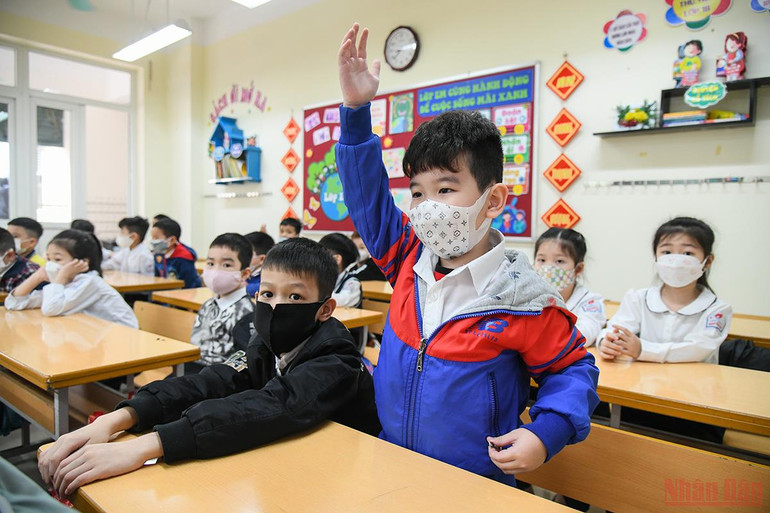Các con lớp 1 Trường tiểu học Phúc Tân (Hoàn Kiếm, Hà Nội) trong "Ngày đầu tiên" đi học. (Ảnh: THÀNH ĐẠT) “Ngày đầu tiên” đến trường của học sinh lớp 1 tại Hà Nội -0