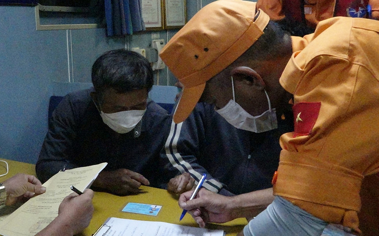 Cứu thuyền viên trên tàu bị trôi dạt trên biển -0