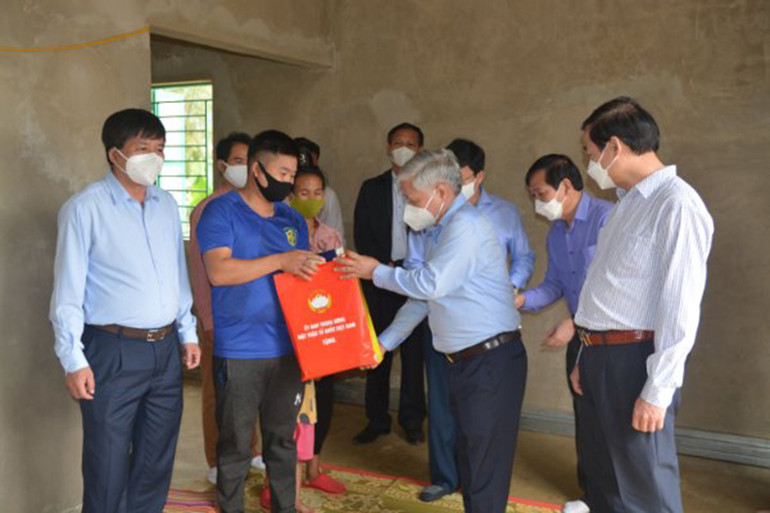 Chủ tịch Ủy ban Trung ương Mặt trận Tổ quốc Việt Nam làm việc tại huyện Điện Biên Đông -0