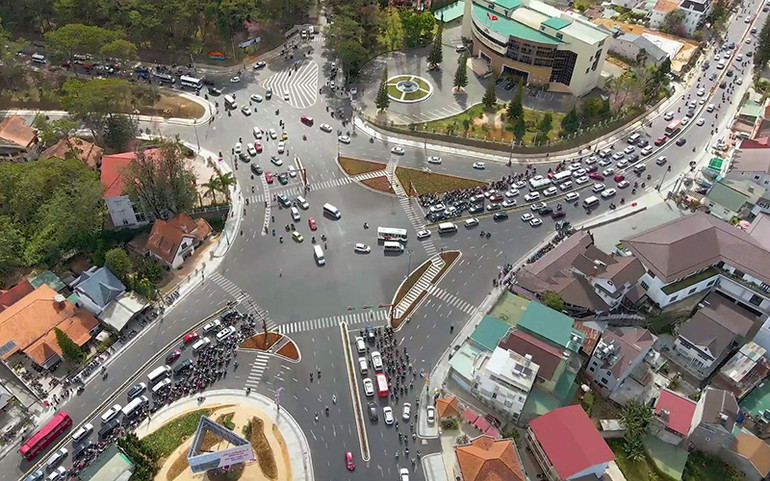 Nút giao thông cửa ngõ vào trung tâm thành phố Đà Lạt được nâng cấp mở rộng. Kết nối, hoàn thiện hệ thống giao thông Tây Nguyên -0