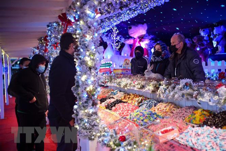 Italia không loại trừ tiêm chủng bắt buộc, Bỉ phong tỏa ngành giải trí -0